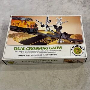 Vintage Bachmann Dual Crossing Gates - Yellow and Black